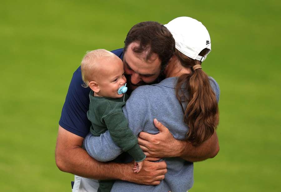 Scheffler celebrates with his family Scheffler celebrates with his family