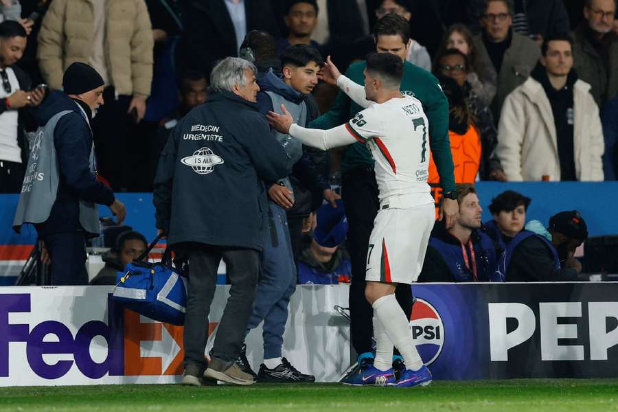 Pedro Neto goes over to the ball boy to apologise after the match 