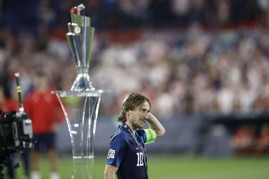 Modric no pudo lograr su objetivo. El trofeo se vino para España.