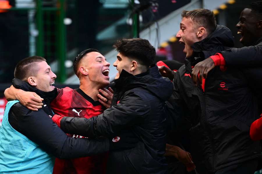 Milan’s German midfielder Jan Carlo Simic (2ndL) celebrates after scoring