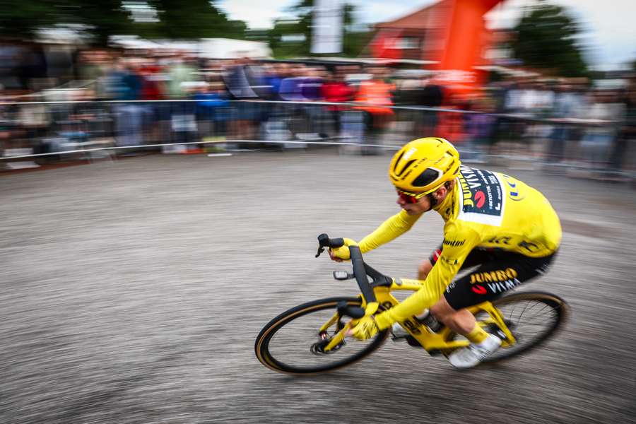 Jonas Vingegaard in actie tijdens het criterium Boxmeer, het eerste wielercriterium na de Tour de France