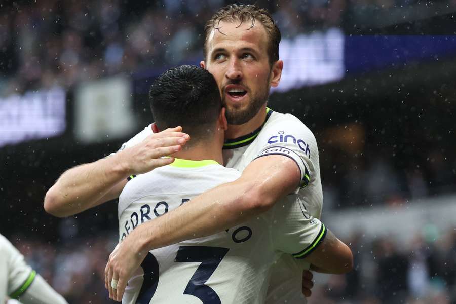 Tottenham Hotspur's English striker Harry Kane celebrates with teammates scoring his team's first goal with Pedro Porro
