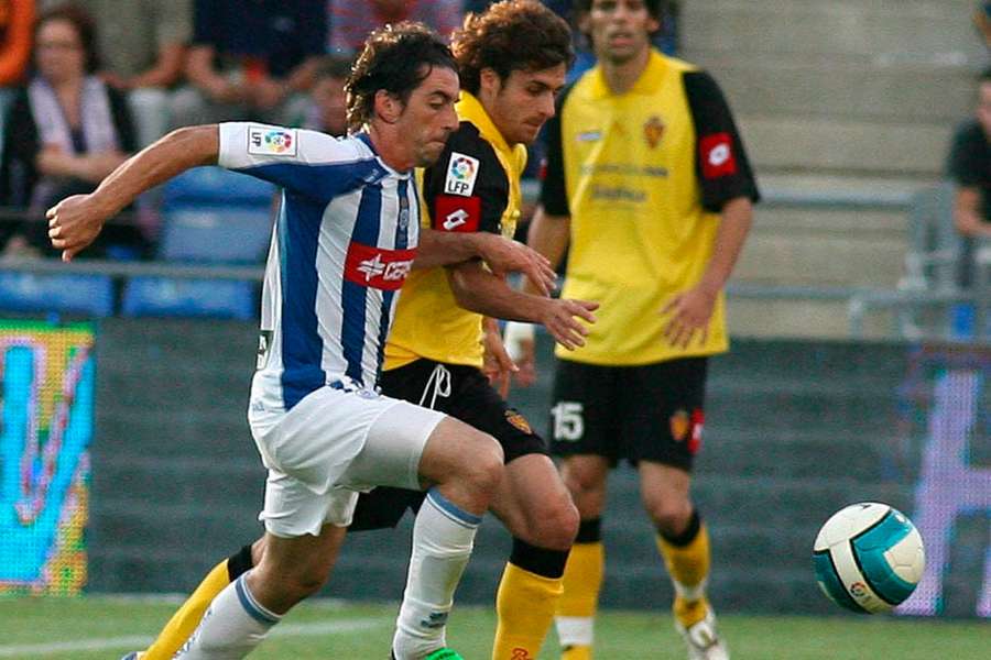 Javi Guerrero ante Aimar en un duelo entre el Recre y el Zaragoza