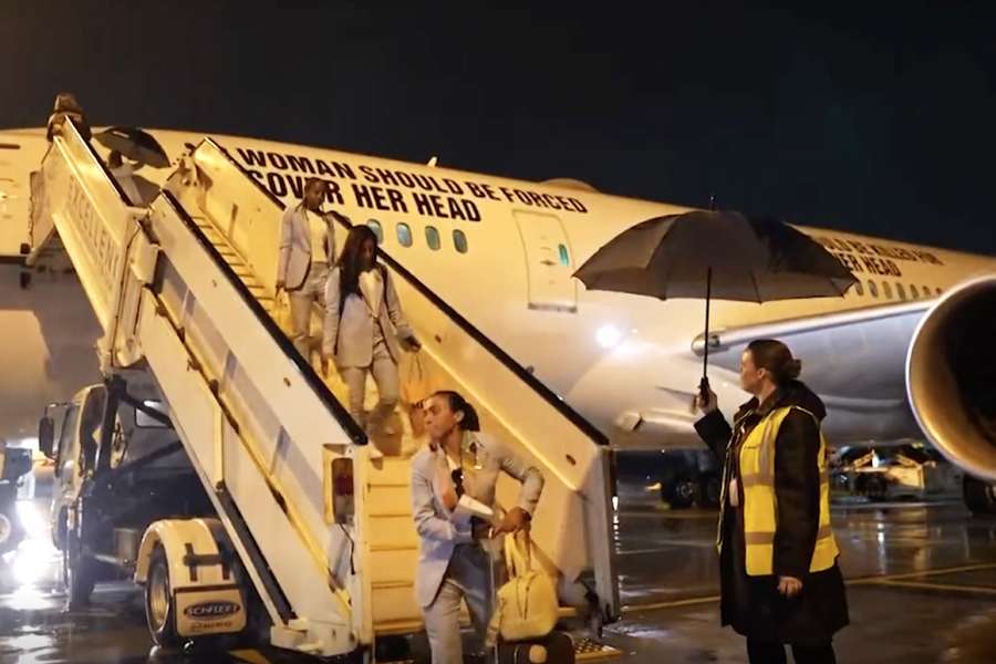 Delegação desembarcando em Brisbane