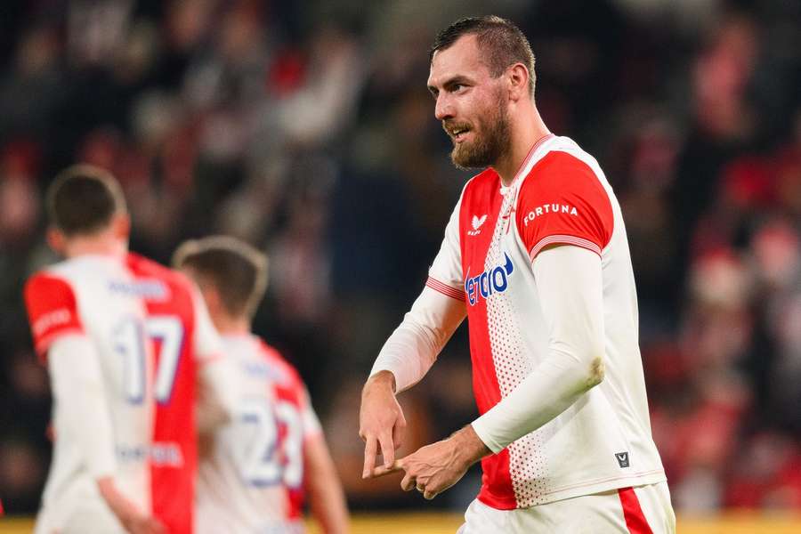 Chorý se Slavií také odletěl. Chorý se Slavií také odletěl.