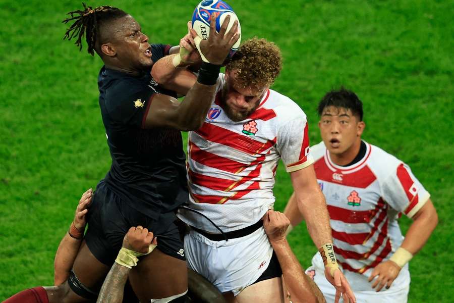 Engeland wint in Nice van stug Japan