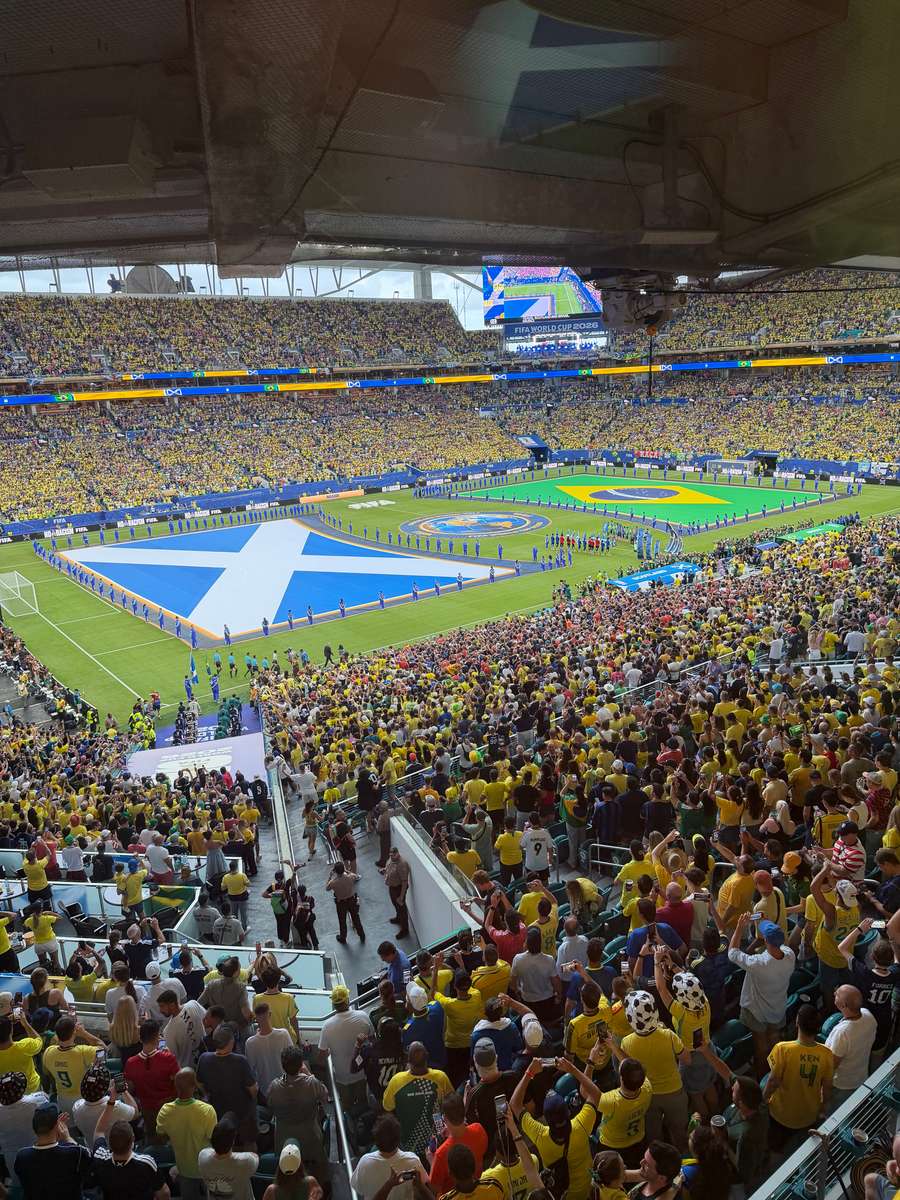 Partida entre Escócia e Brasil reuniu um batalhão de funcionários da FIFA