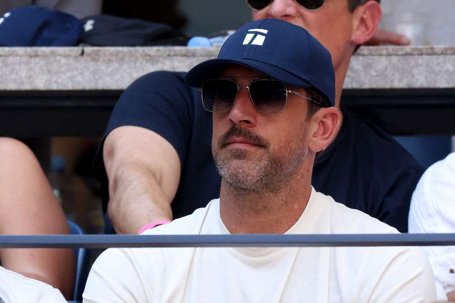 Aaron Rodgers is aandachtig toeschouwer tijdens de US Open