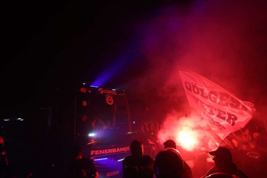 Adeptos do Fenerbahçe tentaram desestabilizar o Benfica