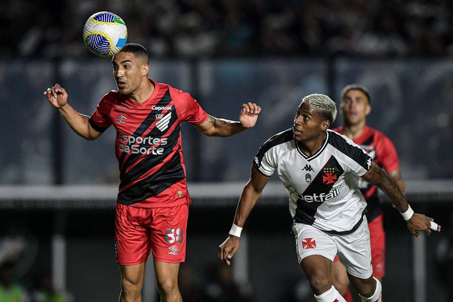 Vasco leva vantagem para jogo de volta em Curitiba