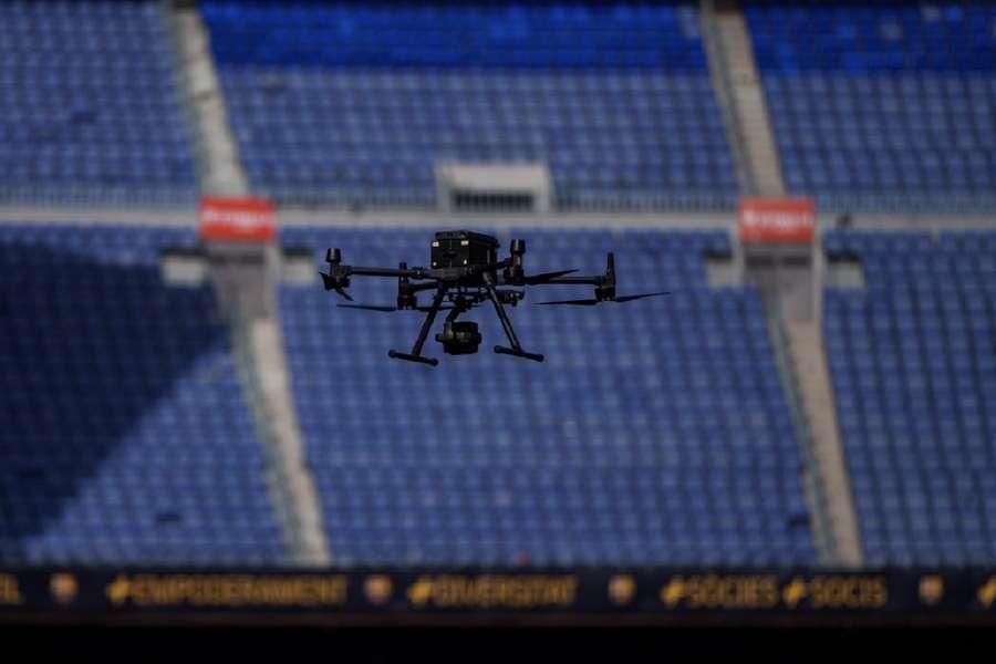 Barcelona implementează un sistem antidrone pe Camp Nou