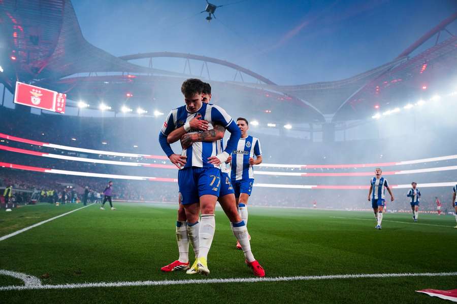 FC Porto vai à Alemanha depois de empatar na Luz