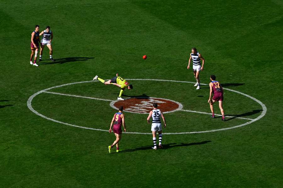 Here's one for the pub trivia: Andrew Stephens was the last AFL umpire to conduct a centre bounce.
