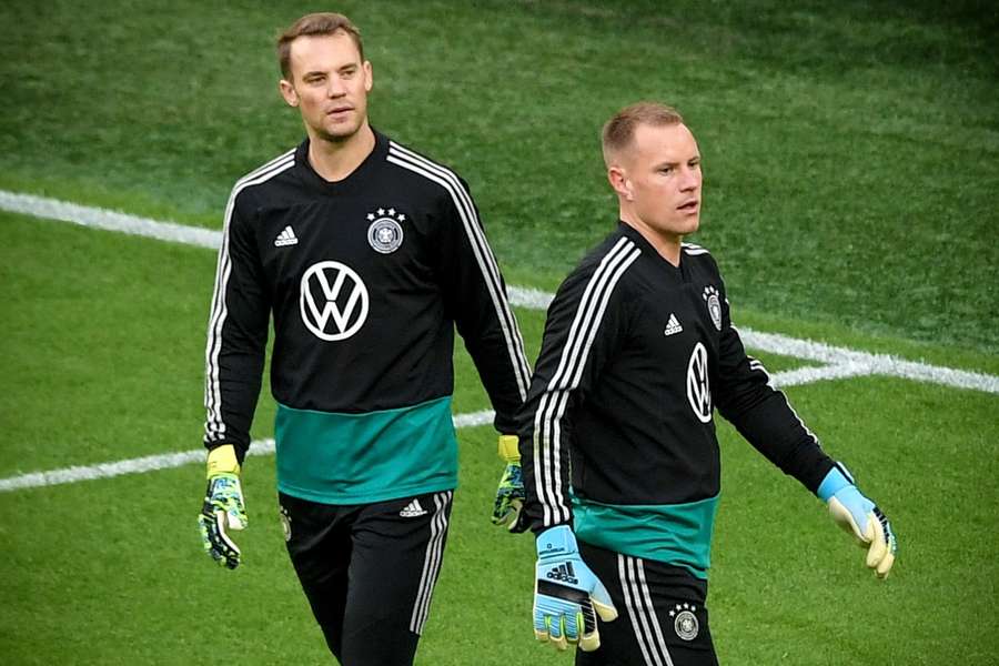 Andreas Möller fordert Manuel Neuer im Tor der DFB-Auswahl.