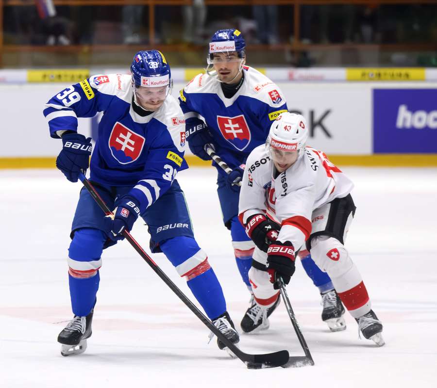 Slováci v druhom dueli Švajčiarov nezdolali.