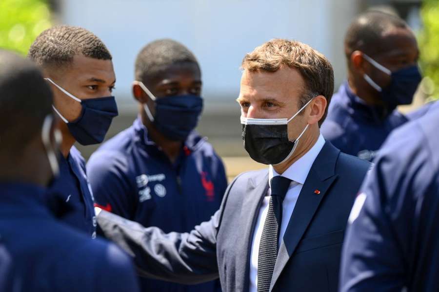 Mbappe a dezvăluit cum a fost convins de Macron să rămână la PSG