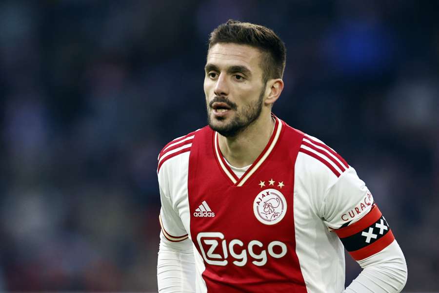 Dusan Tadic met de "normale" Ajax-aanvoerdersband