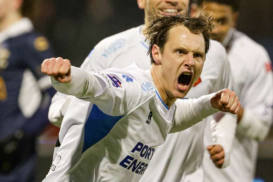 Telstar's Jeff Hardeveld celebrates scoring the 2-1 against Go Ahead Eagles