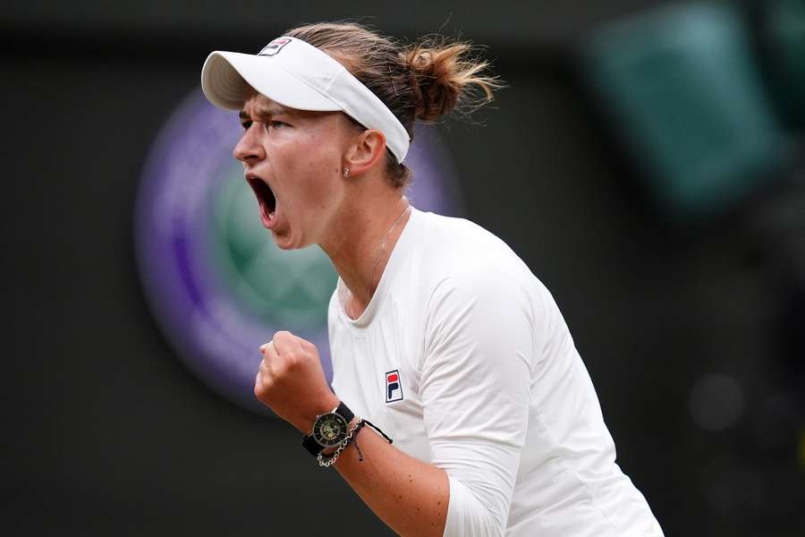 Barbora Krejčíková je poprvé ve čtvrtfinále Wimbledonu. 