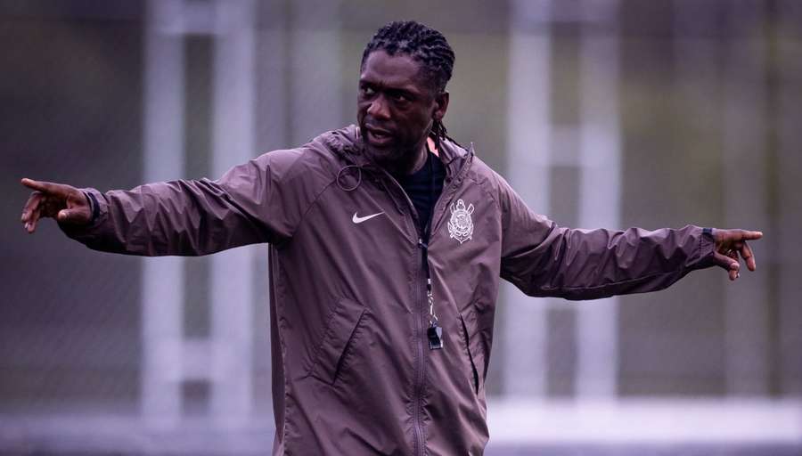Seedorf não terá seu amigo holandês no próximo jogo Seedorf não terá seu amigo holandês no próximo jogo