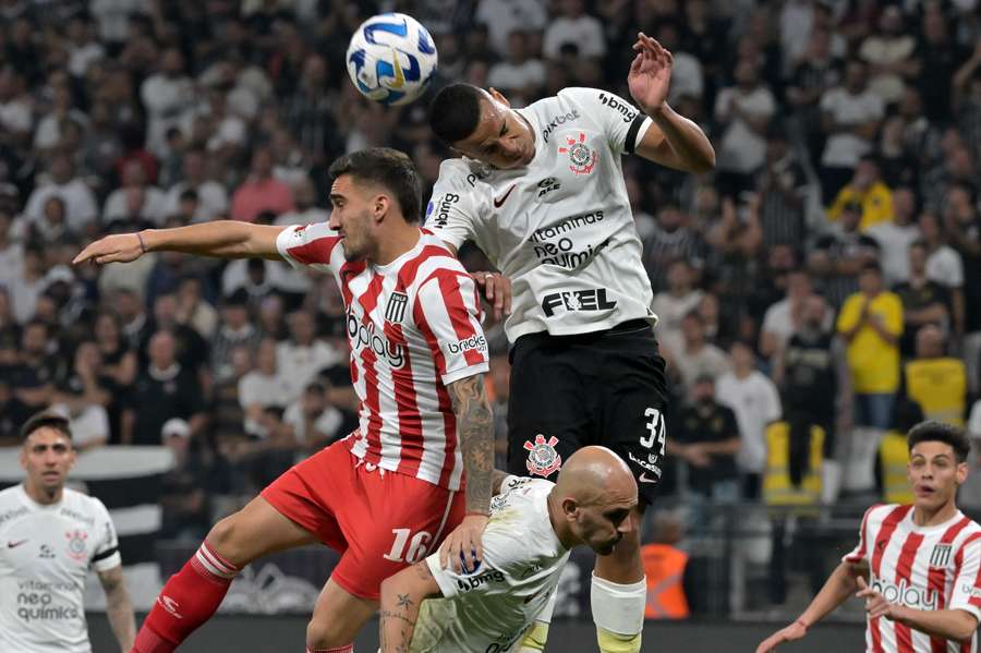 Murillo em ação pelo Corinthians