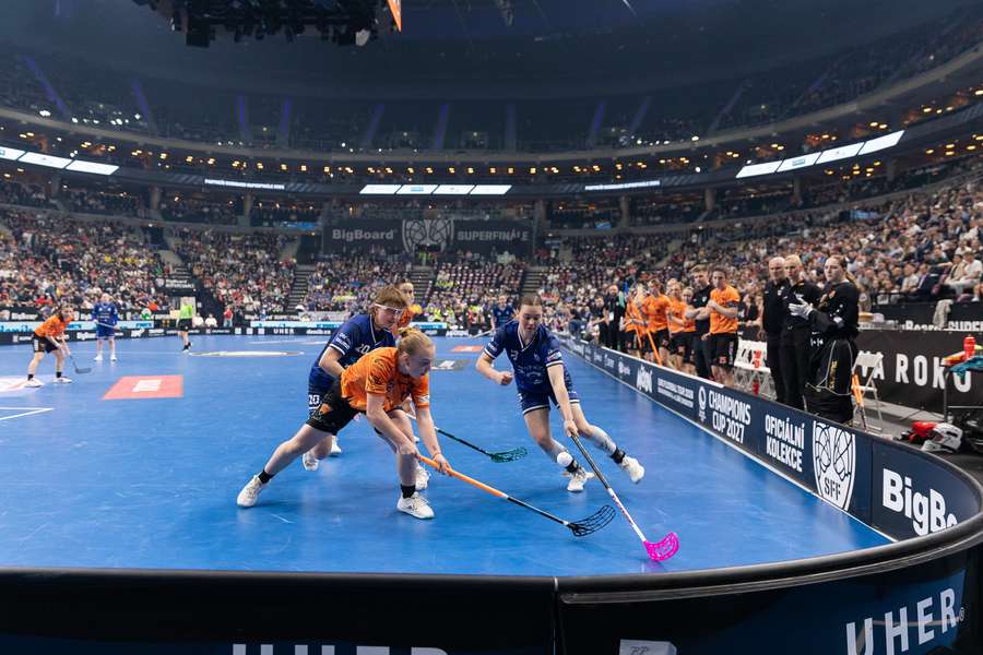 Utkání se hrálo před zaplněnou halou.