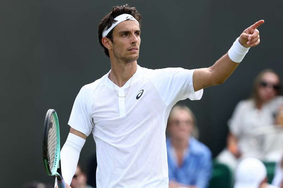 Lorenzo Musetti je další obětí z TOP 10 v letošním Wimbledonu.