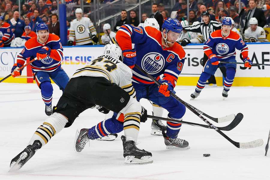 NHL: Umkämpftes Spiel zwischen Oilers und den Bruns - für Draisaitl blieb das Elf-Tore-Spektakel ohne Happy End.
