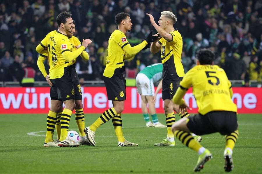 Réduit à dix, Dortmund s'est tout de même imposé à Brême. 