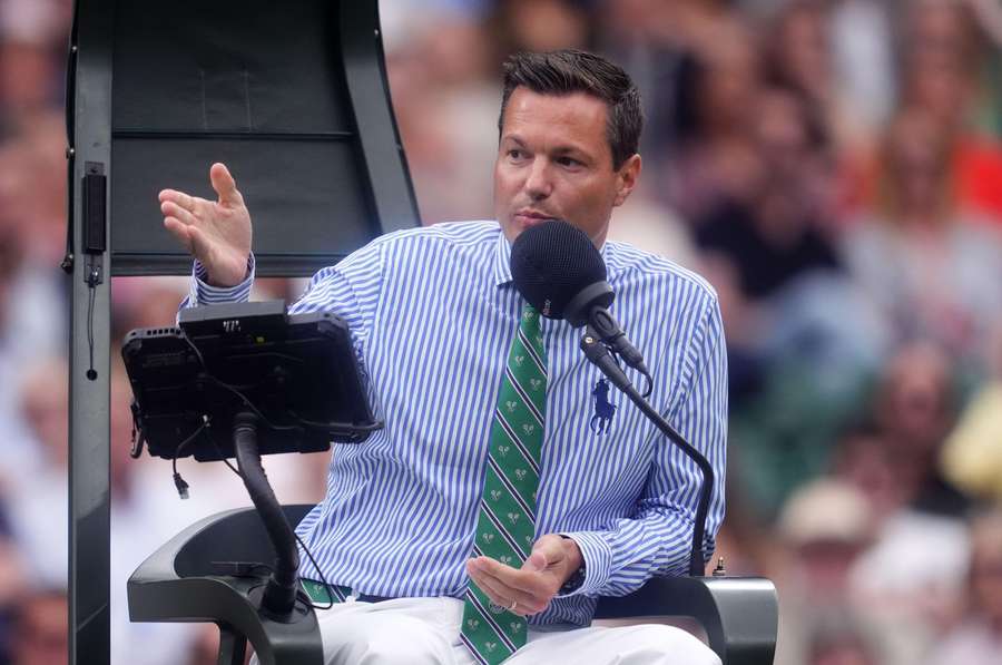 Der deutsche Umpire Nico Helwerth