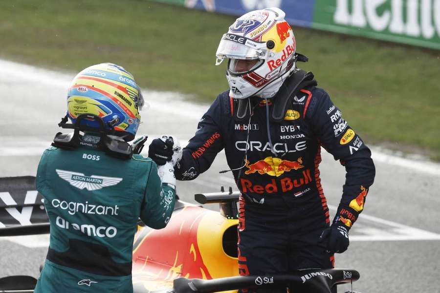 Alonso y Verstappen, tras el GP de Países Bajos.