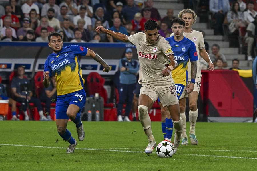 Adam Daghim giver Red Bull Salzburg føringen fra kanten af feltet 