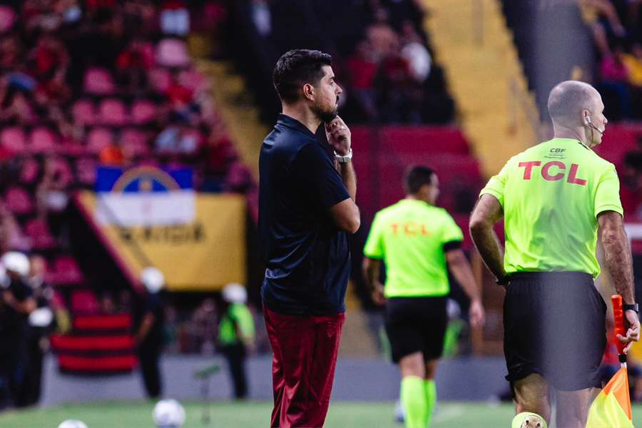 António Oliveira teve uma péssima estreia pelo Sport