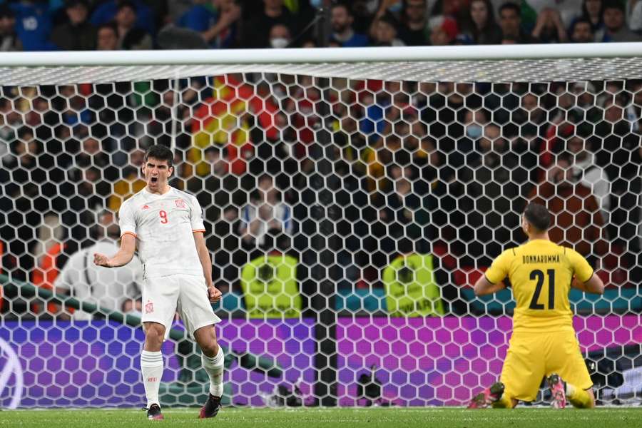 Gerard Moreno celebra el penalti transformado ante Italia en la Eurocopa 2020