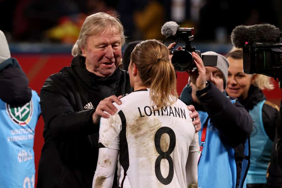 Duitsland verspeelde punten, maar kreeg hulp van IJsland