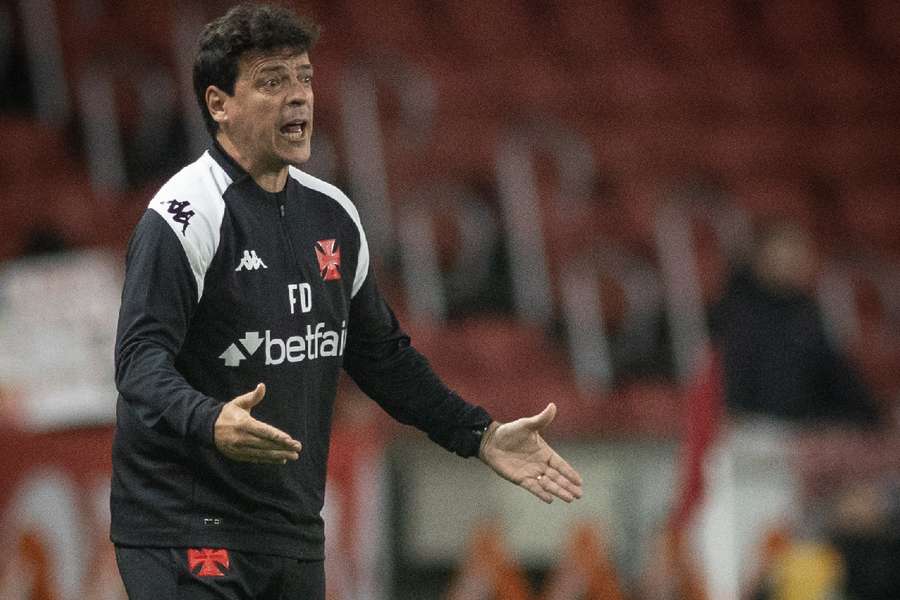 Fernando Diniz tem tido problemas para colocar o Vasco nos trilhos