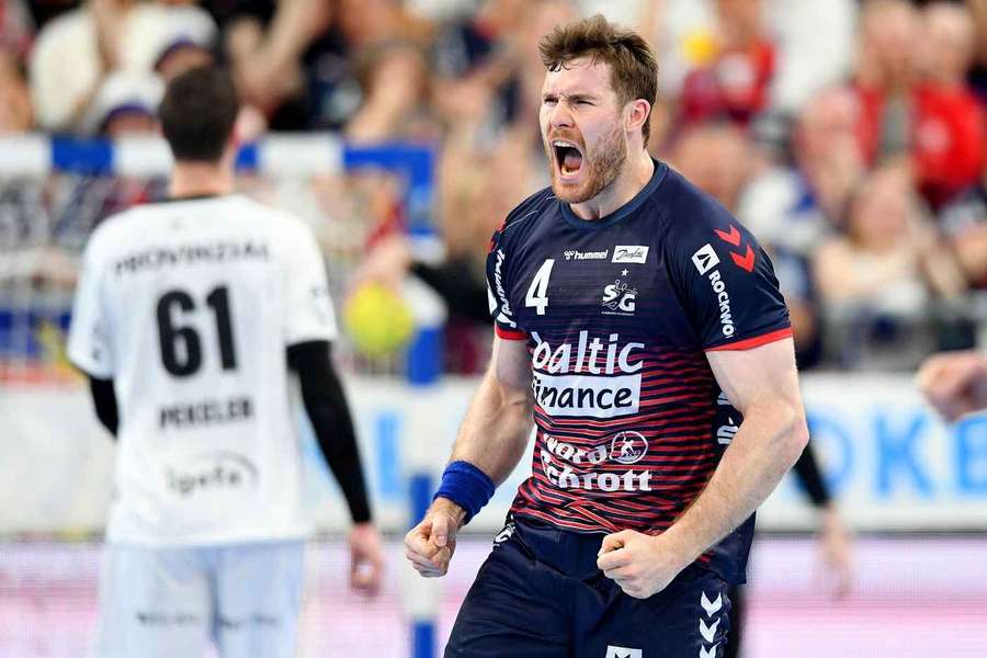 Johannes Golla bejubelt den Sieg im Derby
