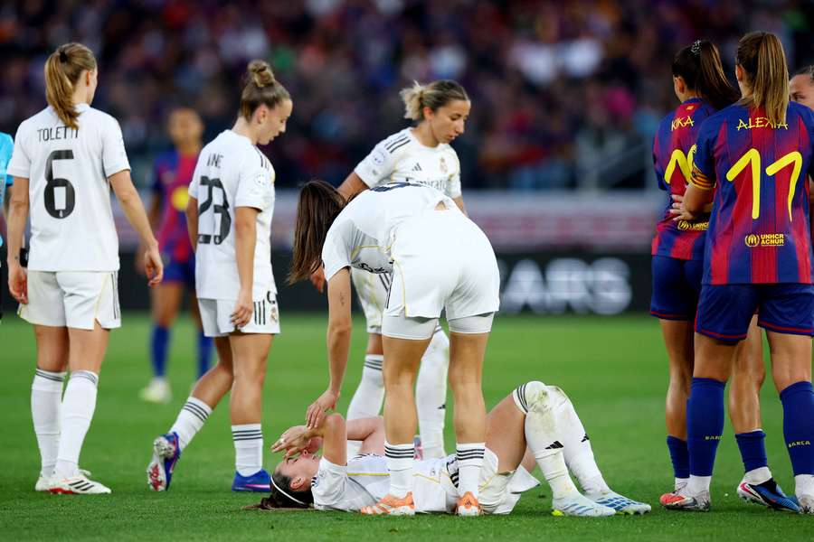 Athenea del Castillo à terre