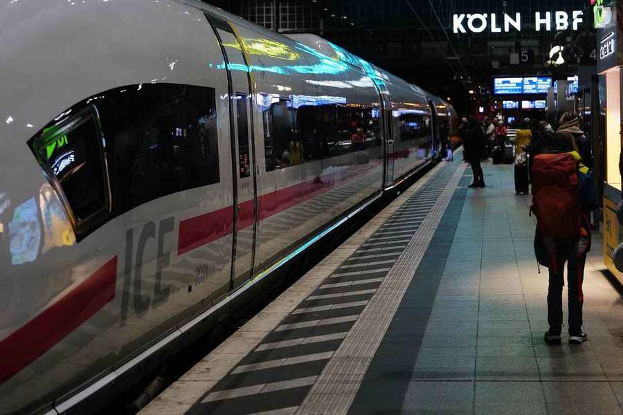 Am Kölner Hauptbahnhof kam es zu einer brutalen Schlägerei zwischen Fans
