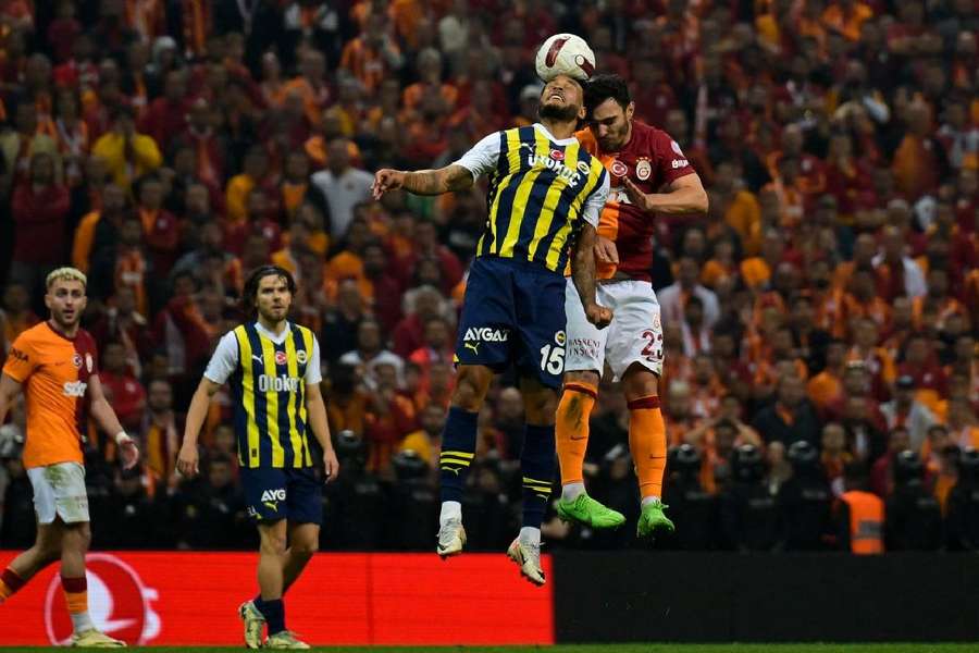 O título esteve em jogo na Turquia, mas Fenerbahçe garantiu mais um match point