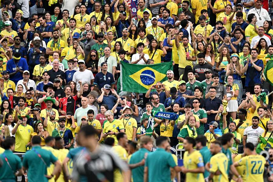 Torcida brasileira sofreu, mas sorriu por último em Houston