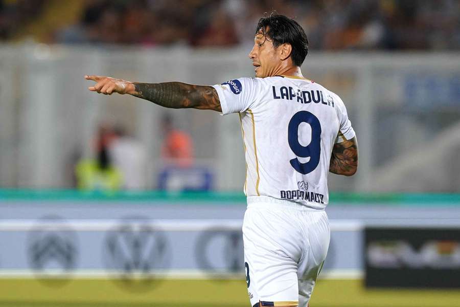 Lapadula lidera la convocatoria de Perú