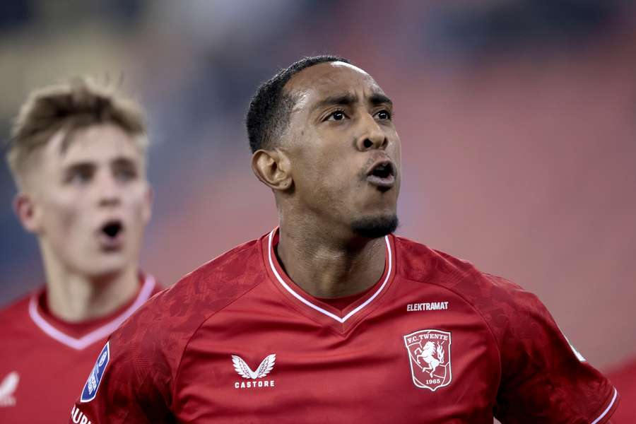 Joshua Brenet is bezig aan zijn derde seizoen bij FC Twente