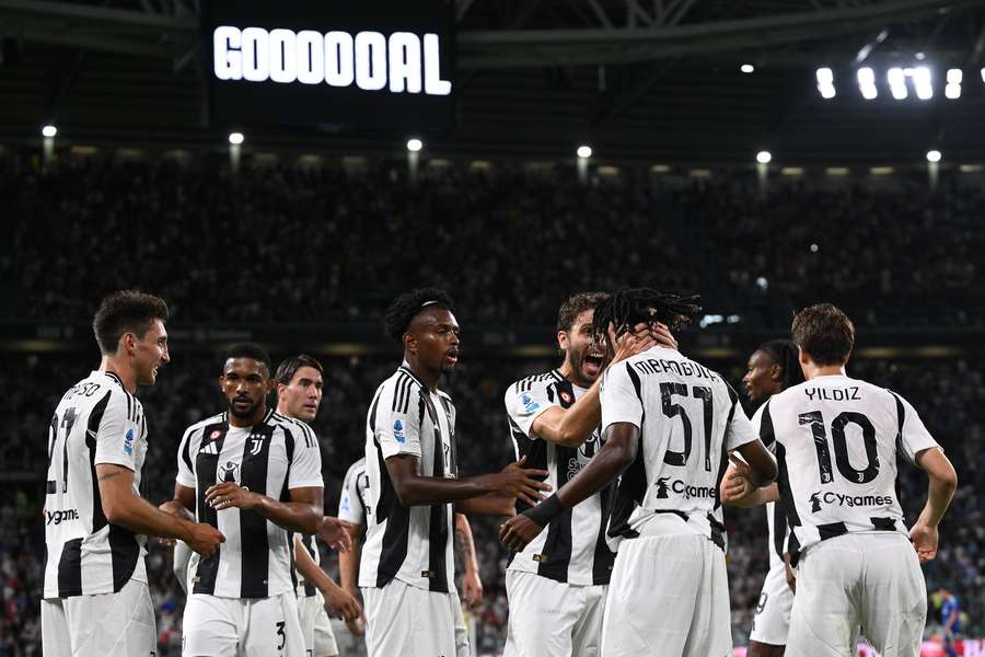 Juve put three goals past Como