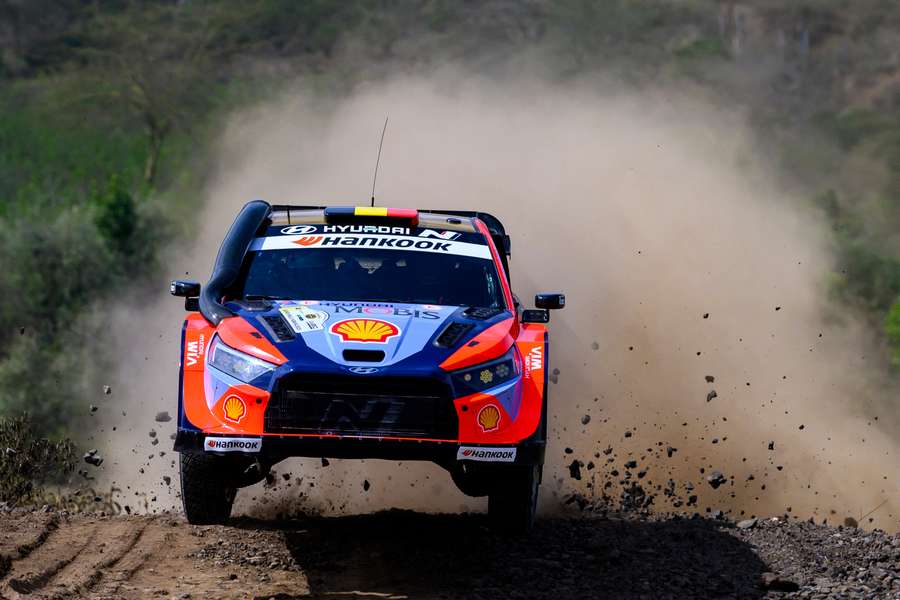 Neuville: Elfyn nie utrzyma formy przez cały sezon, nie ma odpowiedniego doświadczenia
