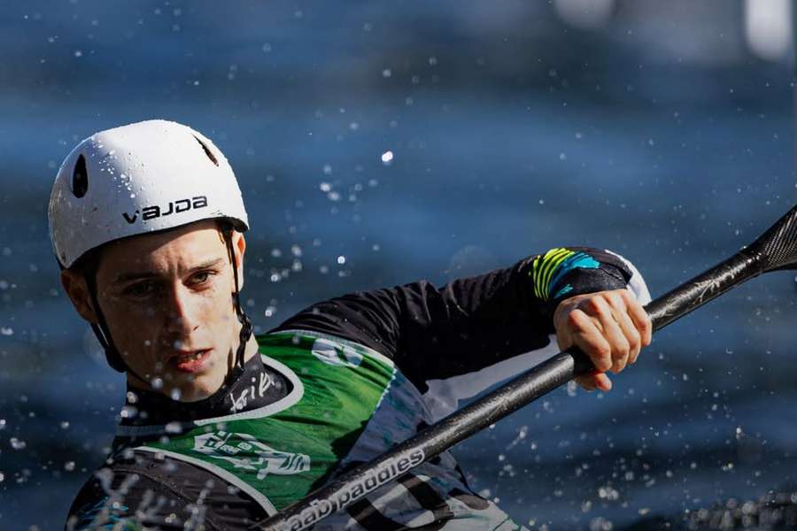 Frederico Alvarenga, do Aventura Marão Clube, foi o melhor português em K1 masculino, concluindo a sua prestação na 32.ª posição Frederico Alvarenga, do Aventura Marão Clube, foi o melhor português em K1 masculino, concluindo a sua prestação na 32.ª posição