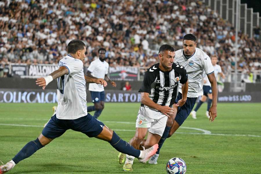 Un'azione di Ascoli-Lazio Un'azione di Ascoli-Lazio