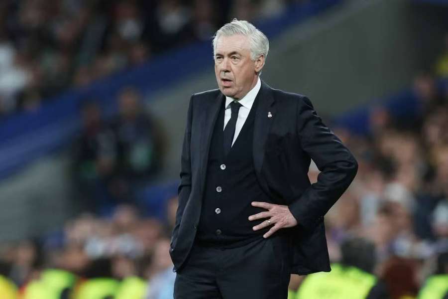 Carlo Ancelotti sob pressão no banco