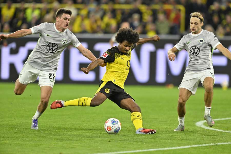Gegen Wolfsburg zeigte Adeyemi (M.) seine Qualitäten – als Fußballer und als Mensch
