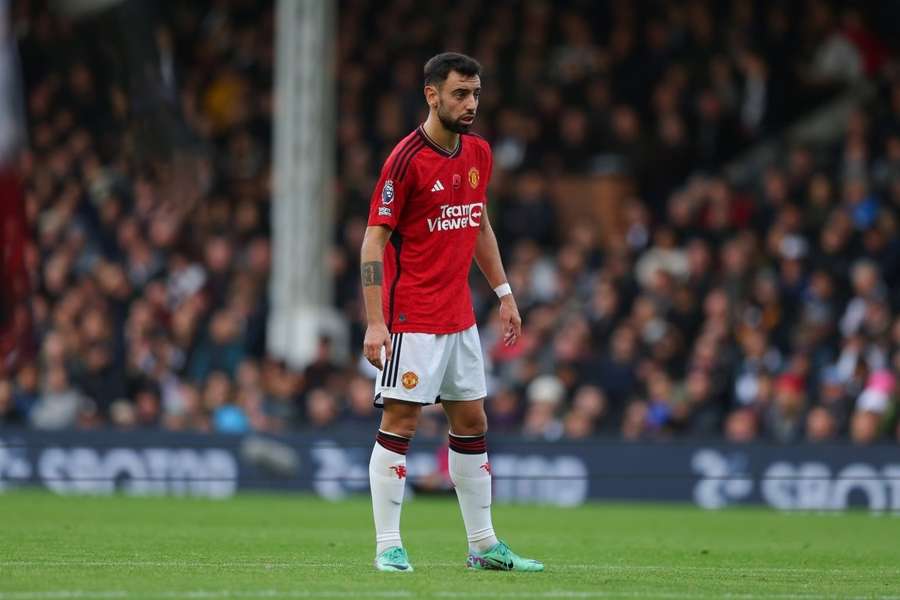 Fernandes (R) and Zirkzee celebrate Man Utd's first goal